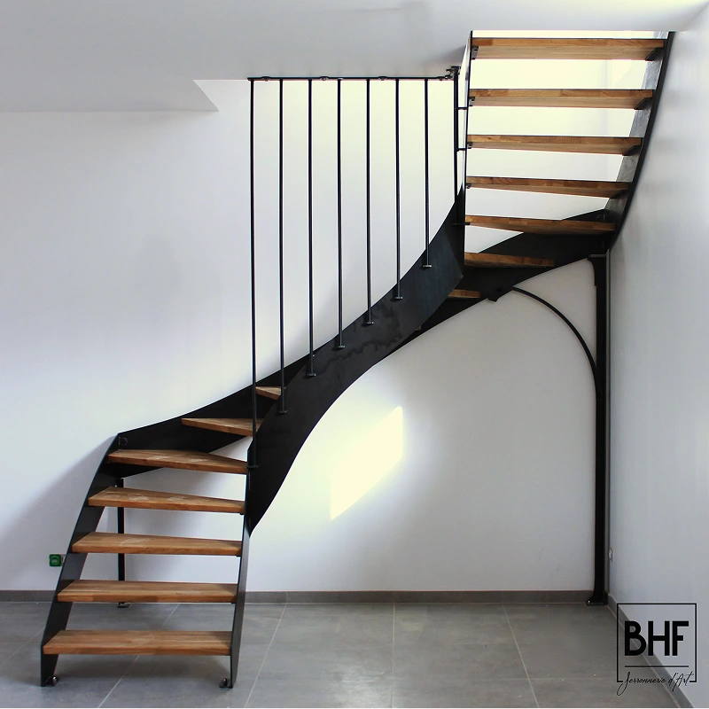 Escalier en virage contemporain créé par BHF