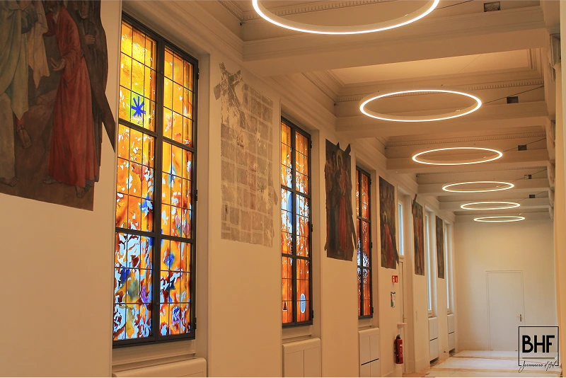 Vitraux d'art de la cathédrale de Genève dont le montant est créé par BHF