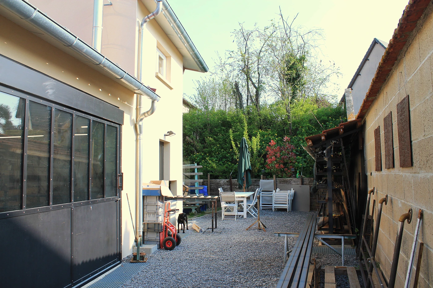 Cour de l'atelier de l'entreprise BHF